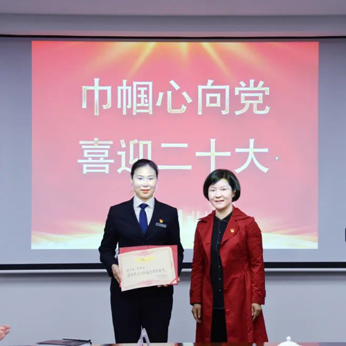 市婦聯(lián)、市總工會(huì)領(lǐng)導(dǎo)來(lái)集團(tuán)授牌公交巾幗事業(yè)再迎盛事
