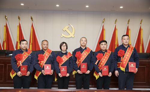 0203 安全服務(wù)能手從左至右依次為 黨萬(wàn)超、朱學(xué)民、任興芳、王琳汝、周冬偉、王須波.jpg