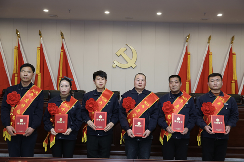 0204 節(jié)能能手從左至右依次為 石亞杰、沈小慶、楊興忠、于俊國(guó)、權(quán)振利、吳偉偉.jpg