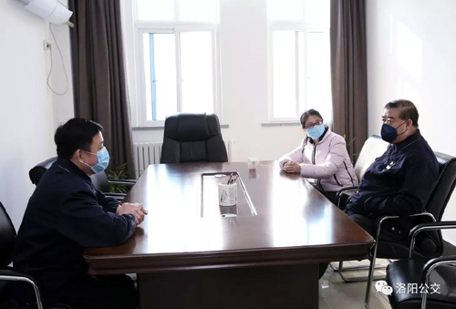 眾志成城、共克時(shí)艱——團(tuán)市委向公交一線捐贈疫情防控物資
